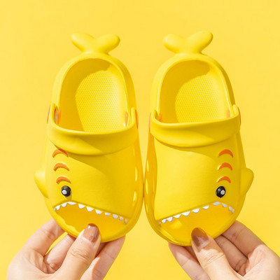 Casual καλοκαιρινές παντόφλες με τρισδιάστατο στοιχείο