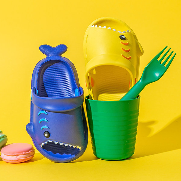 Casual καλοκαιρινές παντόφλες με τρισδιάστατο στοιχείο