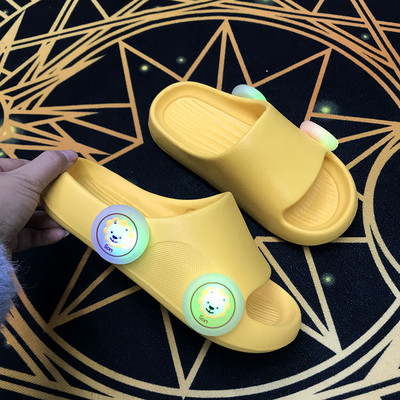 Χρωματιστές παντόφλες από καουτσούκ - φωτεινές