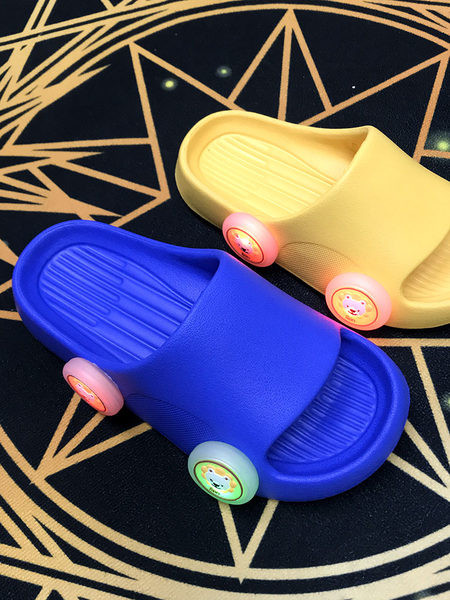 Χρωματιστές παντόφλες από καουτσούκ - φωτεινές