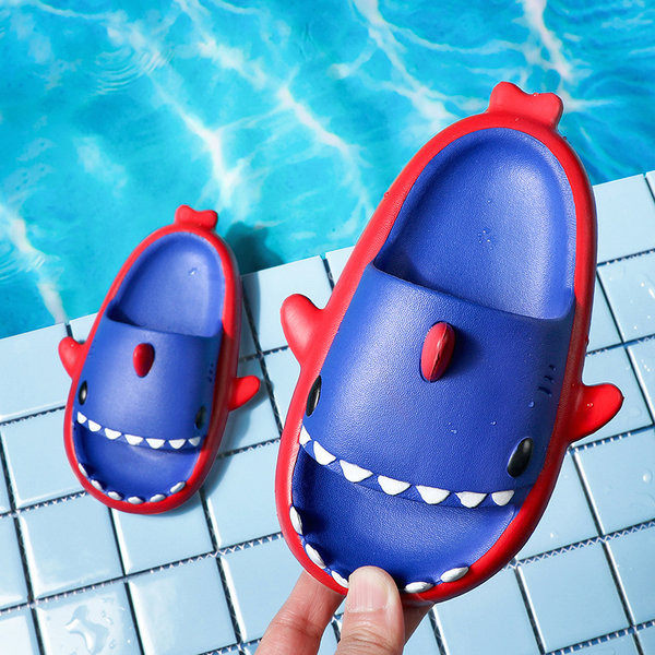 Παιδικές καλοκαιρινές παντόφλες με 3D στοιχείο