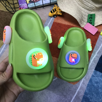 Παιδικές λαστιχένιες παντόφλες σε τρία χρώματα