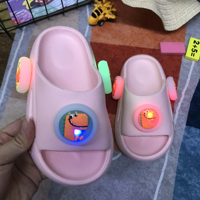 Παιδικές λαστιχένιες παντόφλες σε τρία χρώματα