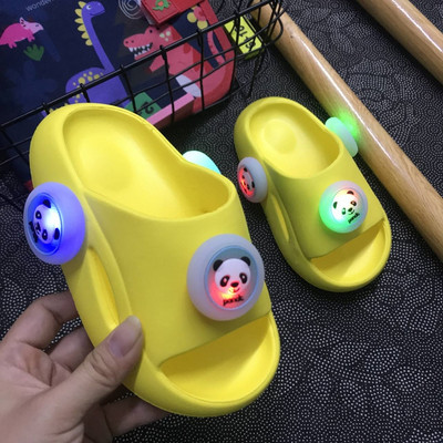 Παιδικές λαστιχένιες παντόφλες με 3D φωτεινό στοιχείο