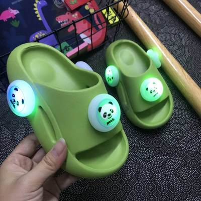 Παιδικές λαστιχένιες παντόφλες με 3D φωτεινό στοιχείο