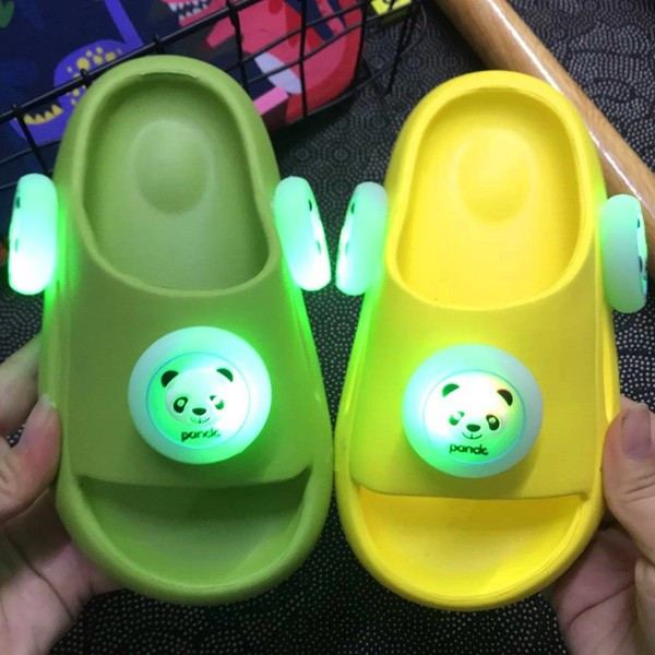 Παιδικές λαστιχένιες παντόφλες με 3D φωτεινό στοιχείο