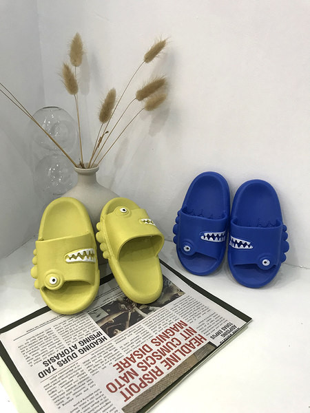 Νέο μοντέλο παιδικές λαστιχένιες παντόφλες με 3D στοιχείο - πολλά χρώματα