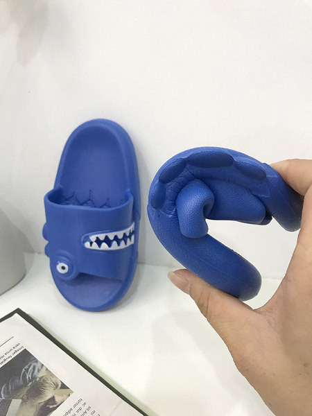 Νέο μοντέλο παιδικές λαστιχένιες παντόφλες με 3D στοιχείο - πολλά χρώματα