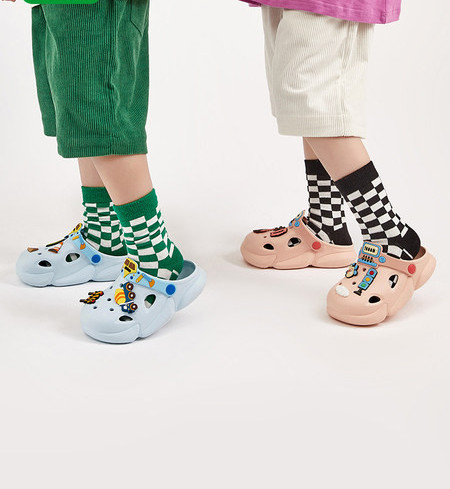 Gyermek crocs 3D-s színes applikációval