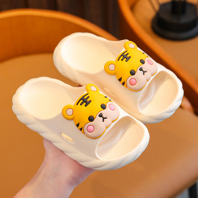 Παιδικές παντόφλες λαστιχένιες με απλικέ χρώματος