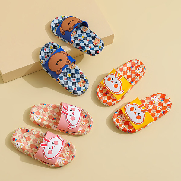 Παιδικές παντόφλες με απλικέ σε τέσσερα χρώματα