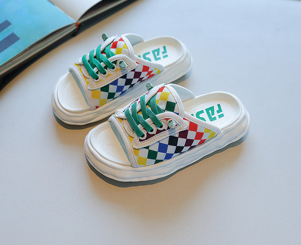 Új modell gyerekpapucs két színben megkötős