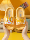 Λαστιχένιες παιδικές παντόφλες με απλικέ χρώματος