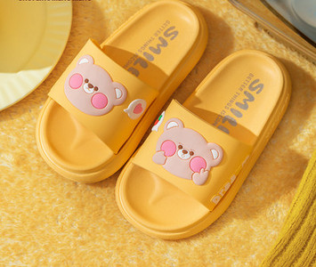 Λαστιχένιες παιδικές παντόφλες με απλικέ χρώματος