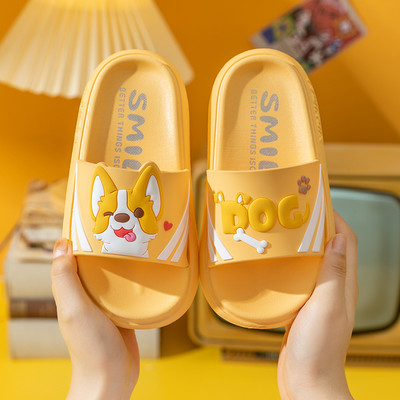 Λαστιχένιες παιδικές παντόφλες με απλικέ χρώματος