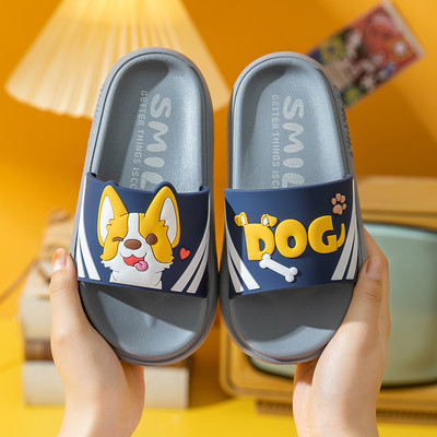 Λαστιχένιες παιδικές παντόφλες με απλικέ χρώματος