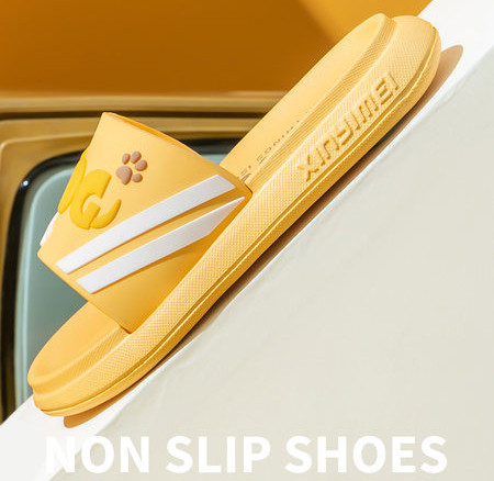 Λαστιχένιες παιδικές παντόφλες με απλικέ χρώματος