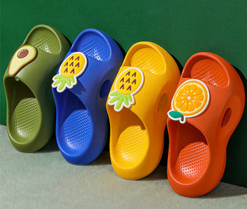 Детски гумени чехли с апликация в няколко цвята