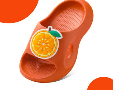 Παιδικές λαστιχένιες παντόφλες με απλικέ σε πολλά χρώματα