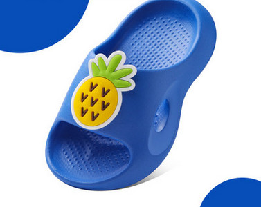 Παιδικές λαστιχένιες παντόφλες με απλικέ σε πολλά χρώματα