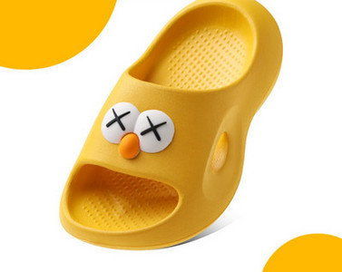 Παιδικές λαστιχένιες παντόφλες με απλικέ σε πολλά χρώματα