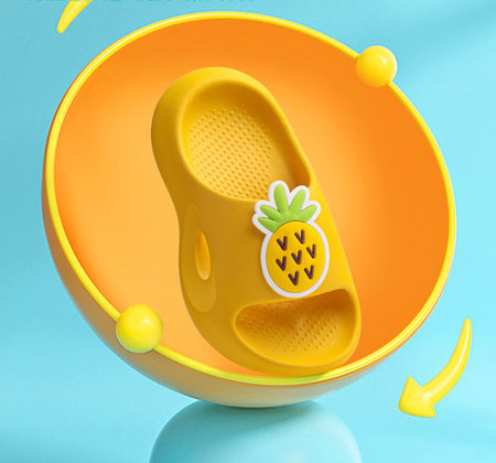 Παιδικές λαστιχένιες παντόφλες με απλικέ σε πολλά χρώματα