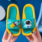 Παιδικές παντόφλες λαστιχένιες με απλικέ χρώματος