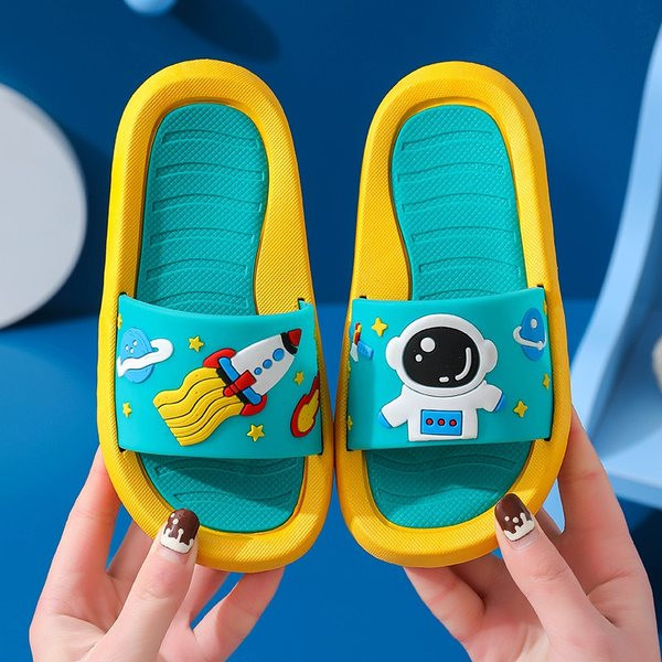 Παιδικές παντόφλες λαστιχένιες με απλικέ χρώματος