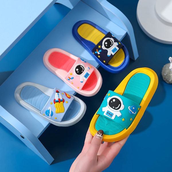 Παιδικές παντόφλες λαστιχένιες με απλικέ χρώματος