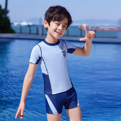 Παιδικό μαγιό για αγόρια μπλουζάκι με σορτσάκι