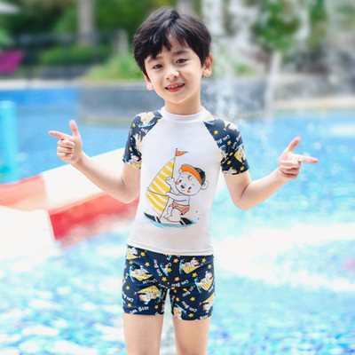 Παιδικό μαγιό για αγόρια μπλουζάκι με σορτσάκι