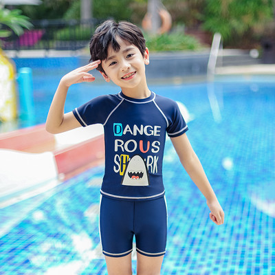 Παιδικό μαγιό για αγόρια μπλουζάκι με σορτσάκι