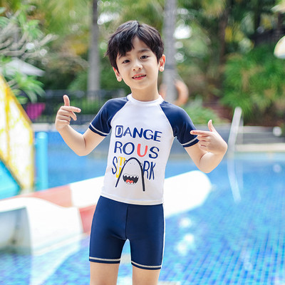 Παιδικό μαγιό για αγόρια μπλουζάκι με σορτσάκι