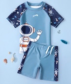 Vaikiškas nuo saulės apsaugantis maudymosi kostiumėlis iš greitai džiūstančio audinio berniukams