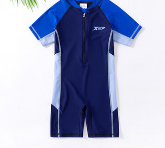 Laste ujumistrikoo lukuga ja lühikeste varrukatega