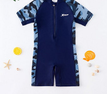 Laste ujumistrikoo lukuga ja lühikeste varrukatega