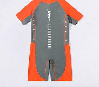 Laste ujumistrikoo lukuga ja lühikeste varrukatega