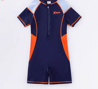 Gyermek teljes fürdőruha fiúknak cipzárral