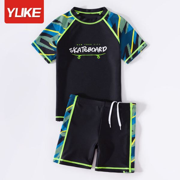 Kétrészes gyerek fürdőruha új modellje fiúknak