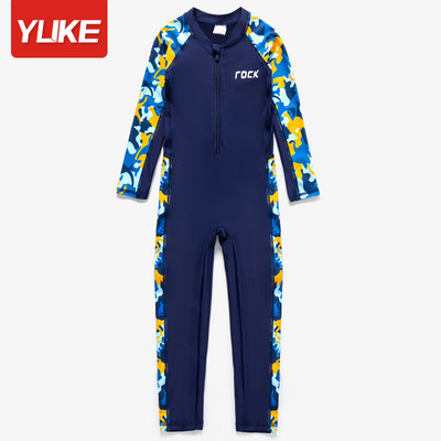 Fényvédő fürdőruha fiúknak - két modell