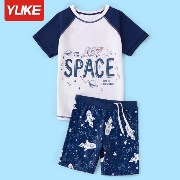 Gyermek fürdőruha fiúknak két részből áll