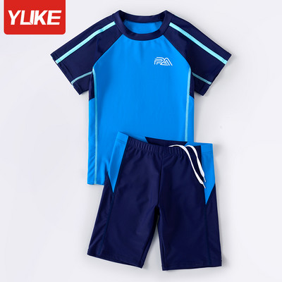 Gyermek fürdőruha fiúknak két részből áll