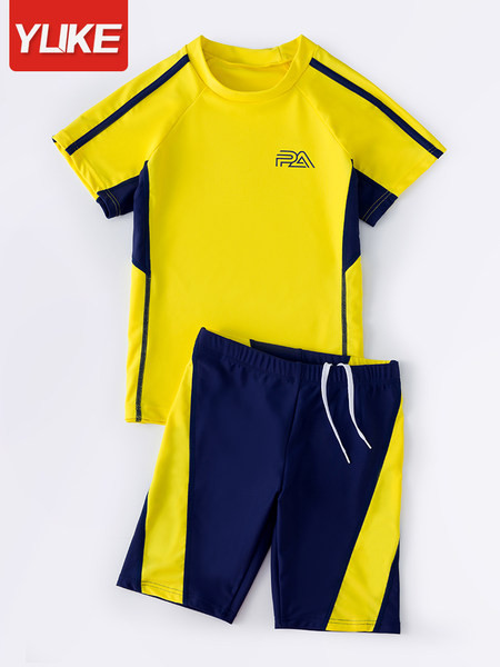 Gyermek fürdőruha fiúknak két részből áll