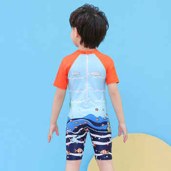 Детски бански костюм за момче с цветна апликация
