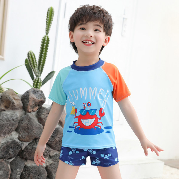 Gyermek fürdőruha fiúknak két részből áll