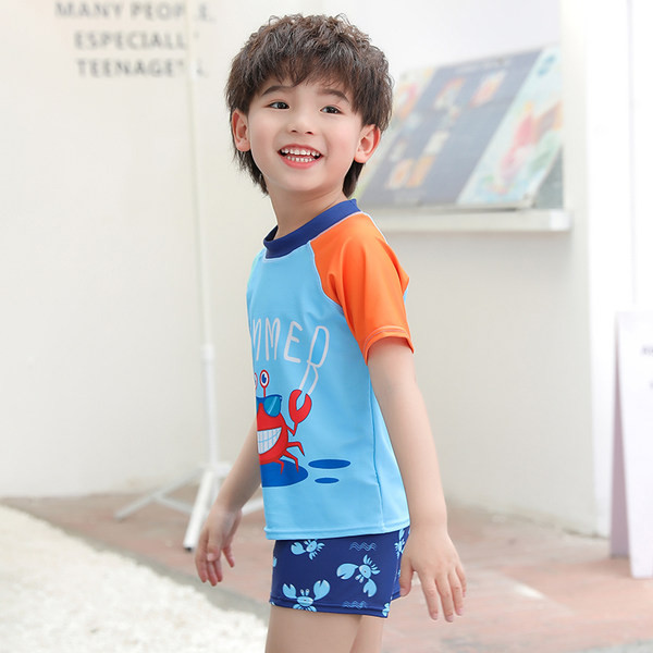 Gyermek fürdőruha fiúknak két részből áll