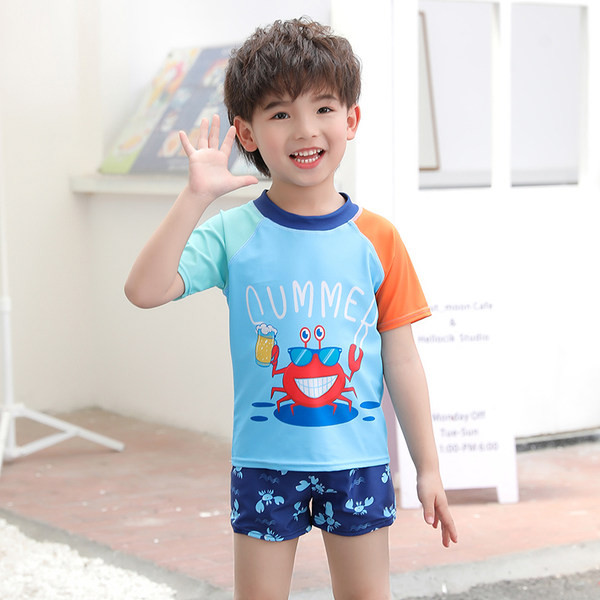 Gyermek fürdőruha fiúknak két részből áll