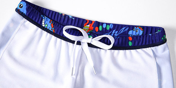 Gyermek fürdőruha fiúknak három részből áll