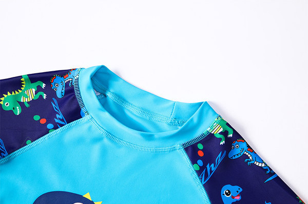 Gyermek fürdőruha fiúknak három részből áll