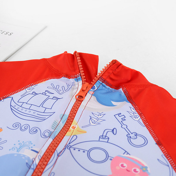 Teljes fürdőruha fiúnak színes rátéttel - fényvédő